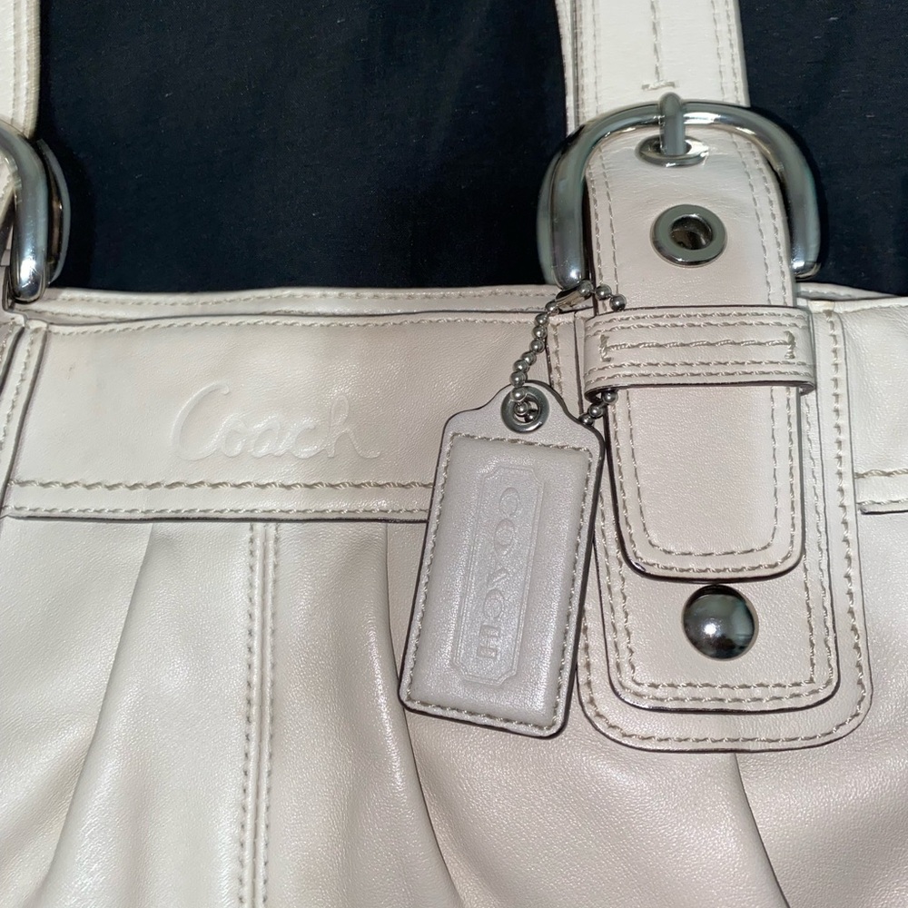 Coach Cream Leather Shoulder Bag - Picture 3 of 15